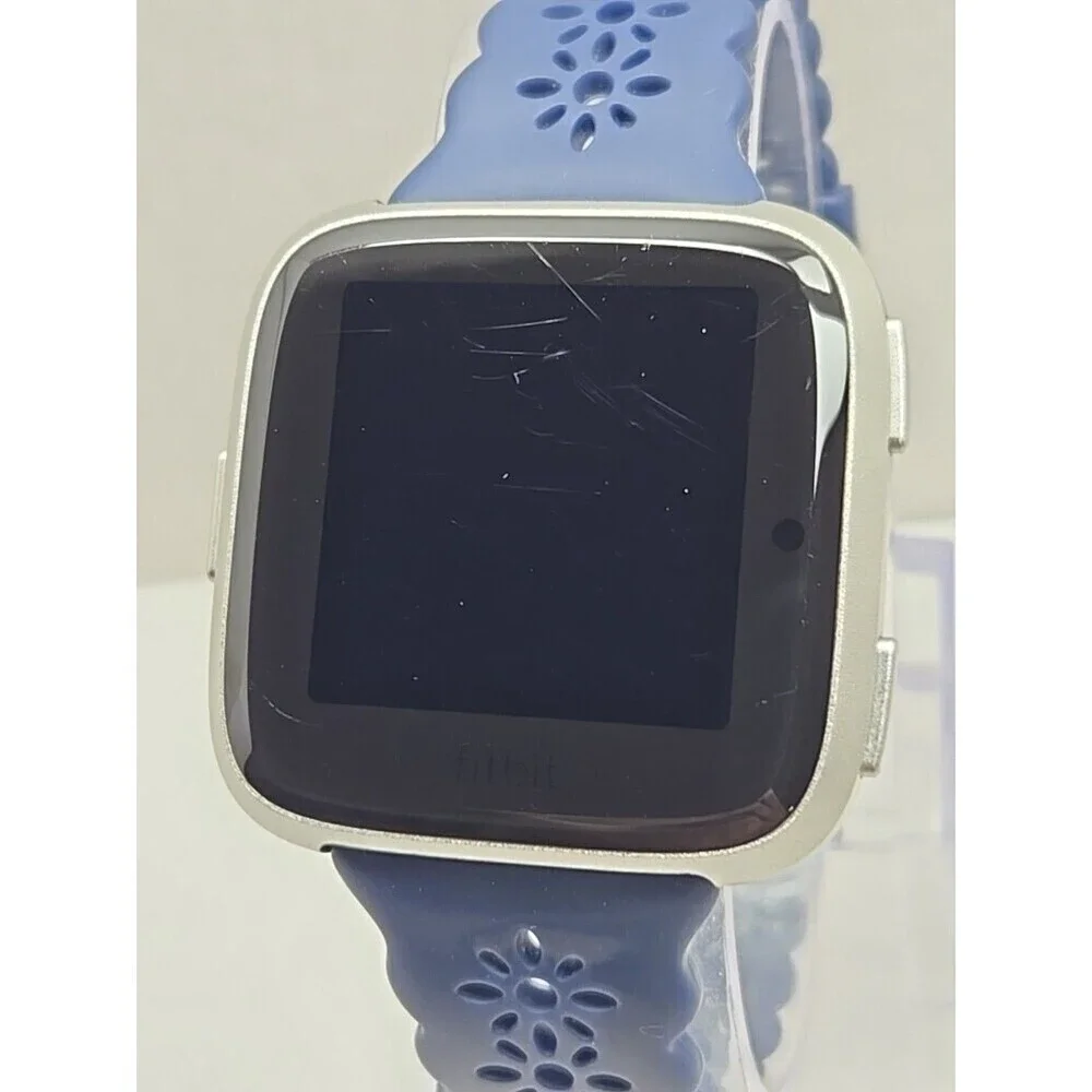 Fitbit Versa FB504 Smartwatch Heart Rate Bluetooth Activity Tracker W Charger